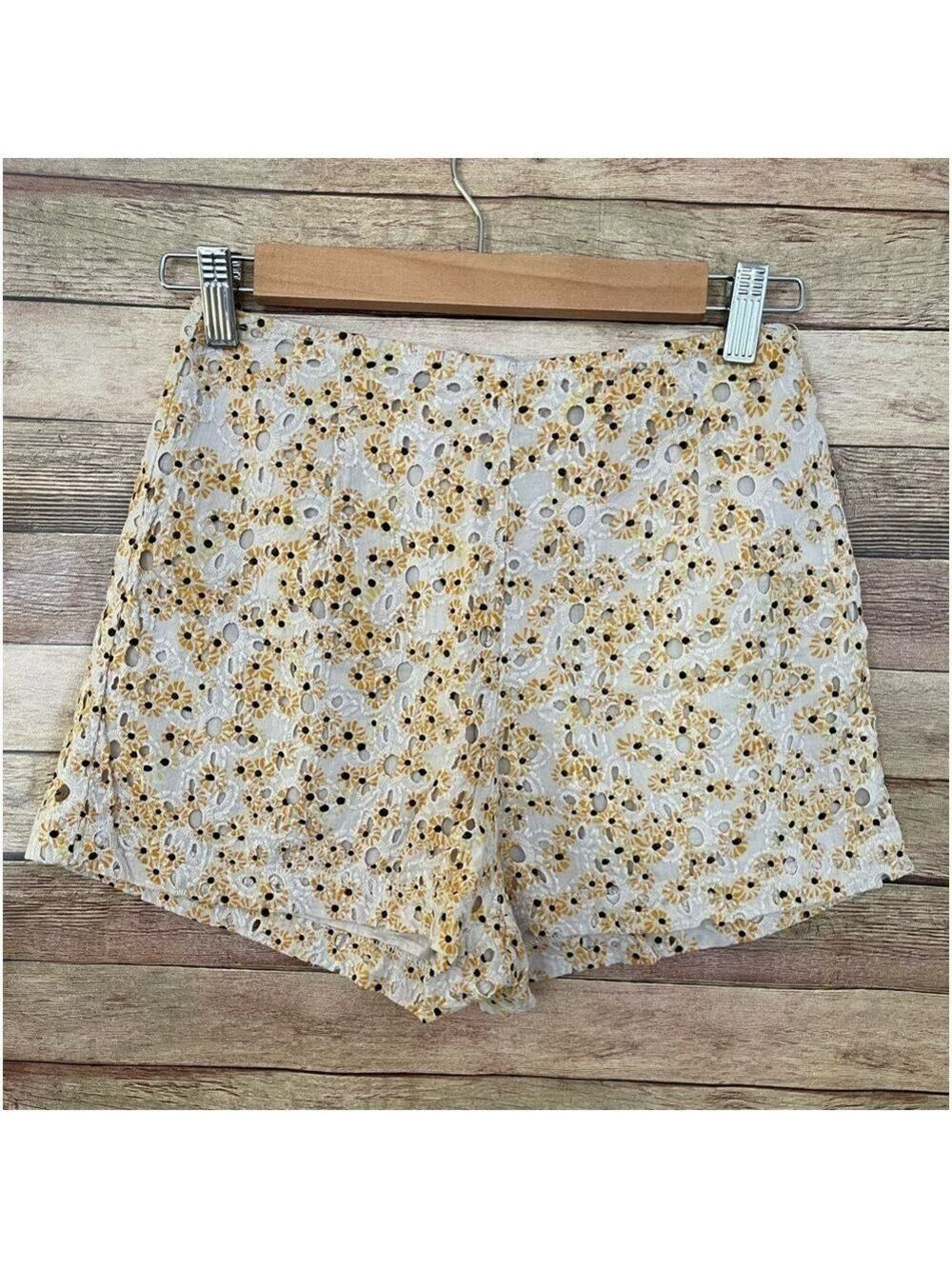 Urban Outfitters Women’s Embroidery Daisy Shorts Size: Small